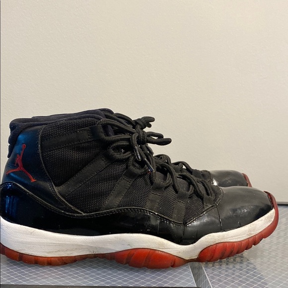 Bred 11 Jordan - Picture 2 of 3